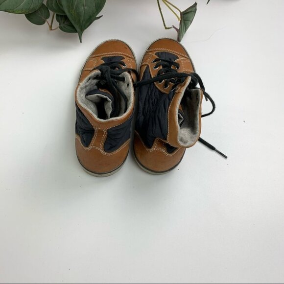 TRETORN Kids Hi-tops size 3 ½ - Picture 5 of 6